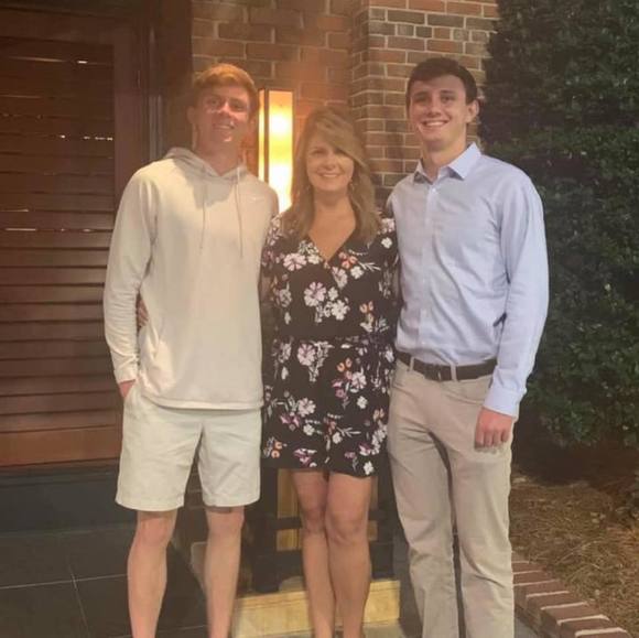 Meet your Posher, Lisa - Picture 1 of 1